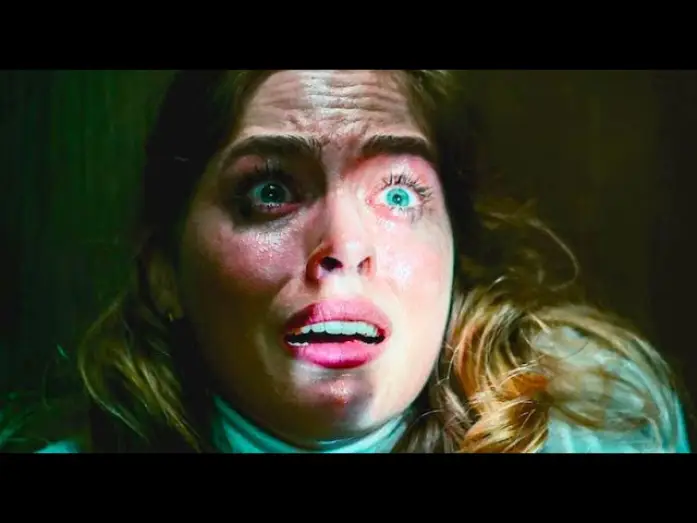 Видео к фильму В твоем доме кто-то есть — Hay Alguien En Tu Casa (Trailer español)
