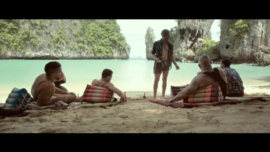 Видео к фильму Райский пляж — PARADISE BEACH - Bande Annonce VF