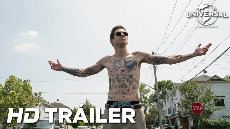 Видео к фильму Король Стейтен-Айленда — EL REY DEL BARRIO - Tráiler Oficial (Universal Pictures) - HD