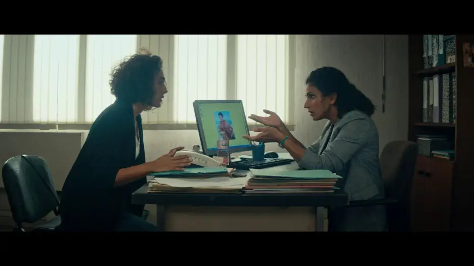 Видео к фильму Кушетка в Тунисе — Un divan à Tunis - Teaser : "lingerie" [VF]