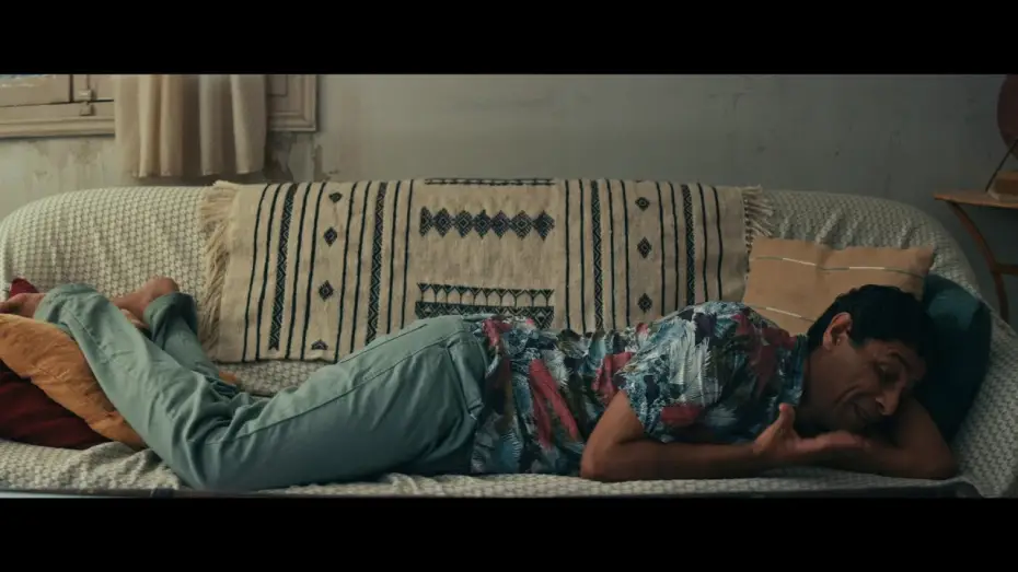 Видео к фильму Кушетка в Тунисе — Un divan à Tunis - Teaser [VF]