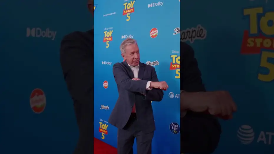 Видео к фильму История игрушек 5 | woody and buzz reunite at the&nbsp;Toy Story 5&nbsp;world premiere!