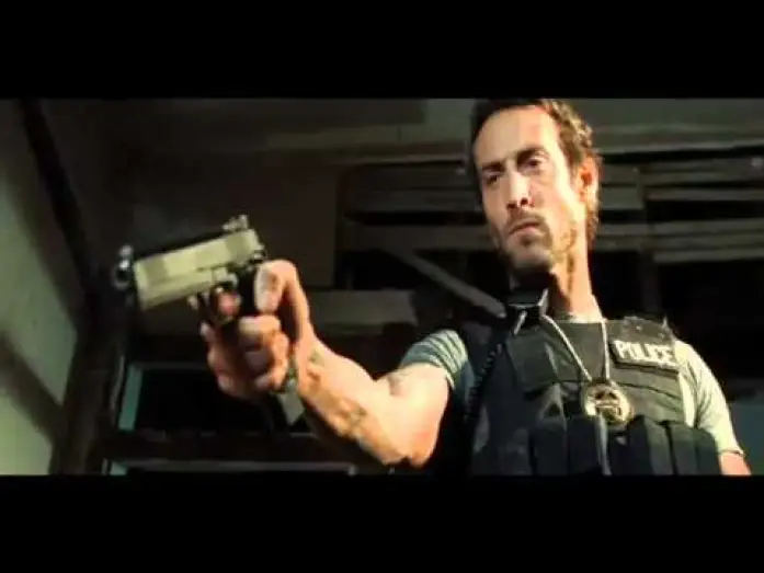 Видео к фильму Грешники и Святые — Sinners And Saints Movie Trailer [2010] [CC] (Johnny Strong)
