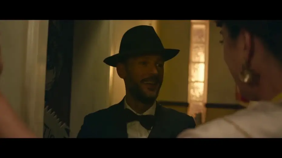 Видео к фильму Русалка в Париже — Une Sirène à Paris - Extrait : "Rossy" [VF]