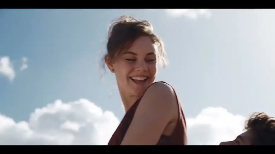 Видео к фильму Поймать последнюю волну — En la misma ola   2021   Tráiler Español