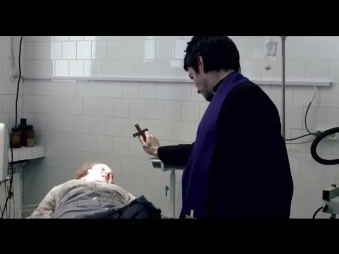 Видео к фильму Одержимая — Devil Inside : extrait « Father Ben » VOST