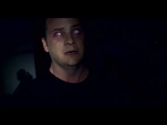 Видео к фильму Одержимая — Devil Inside : extrait « Possessed Priest » VF