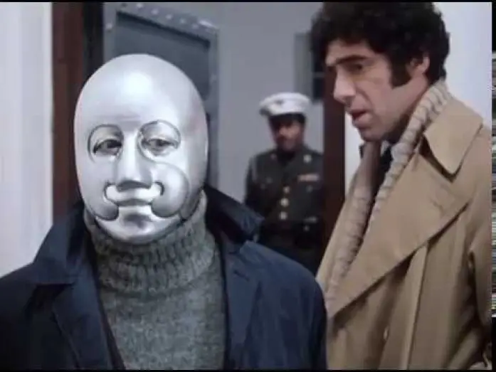 Видео к фильму Who? — elliot gould interrogates a robot spy...