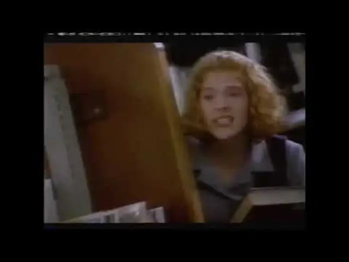 Видео к фильму Не заглядывай под кровать — Don't Look Under The Bed | Disney Channel | Promo | 1999 | Saturday PremEAR