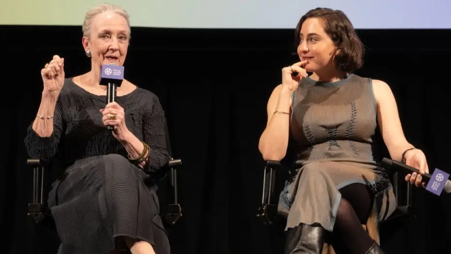 Видео к фильму Familiar Touch | Sarah Friedland, Kathleen Chalfant, Carolyn Michelle, & H. Jon Benjamin on Familiar Touch | ND/NF