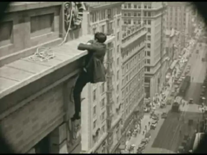 Видео к фильму Наконец в безопасности! | Harold Lloyd's "Safety Last"- 1923