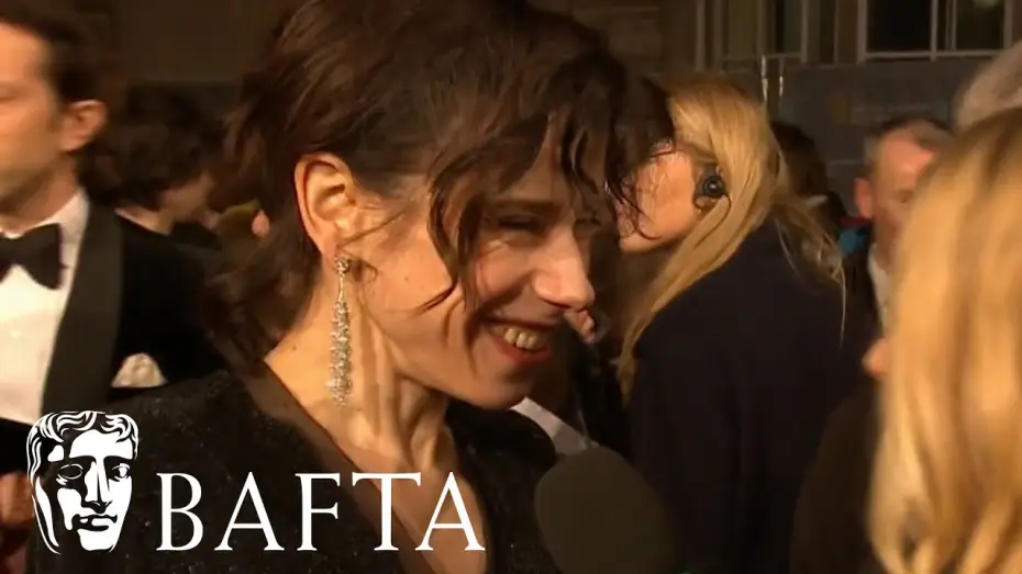 Видео к фильму Форма воды | Sally Hawkins Red Carpet Interview | EE BAFTA Film Awards 2018