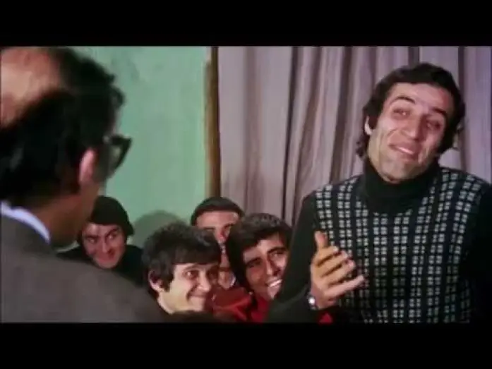 Видео к фильму Возмутительный класс | Hababam Sınıfı - Yeni M&uuml;d&uuml;r Yardımcısı Mahmut Hoca