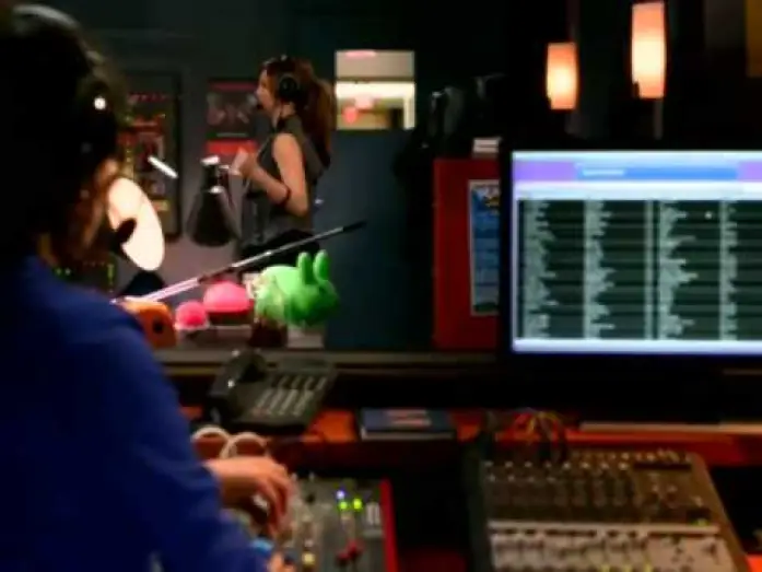Видео к фильму Бунтарка — Turn Up the Volume! - Radio Rebel - Disney Channel Official