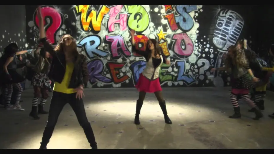 Видео к фильму Бунтарка — Radio Rebel: "We Got The Beat" OFFICIAL MUSIC VIDEO