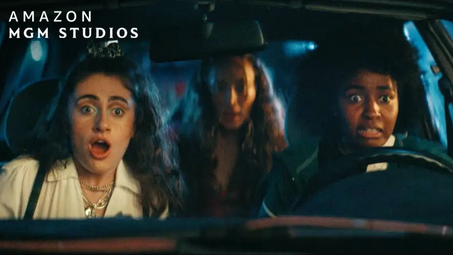 Видео к фильму Неудачницы | Josie Hits Jeff With Her Car