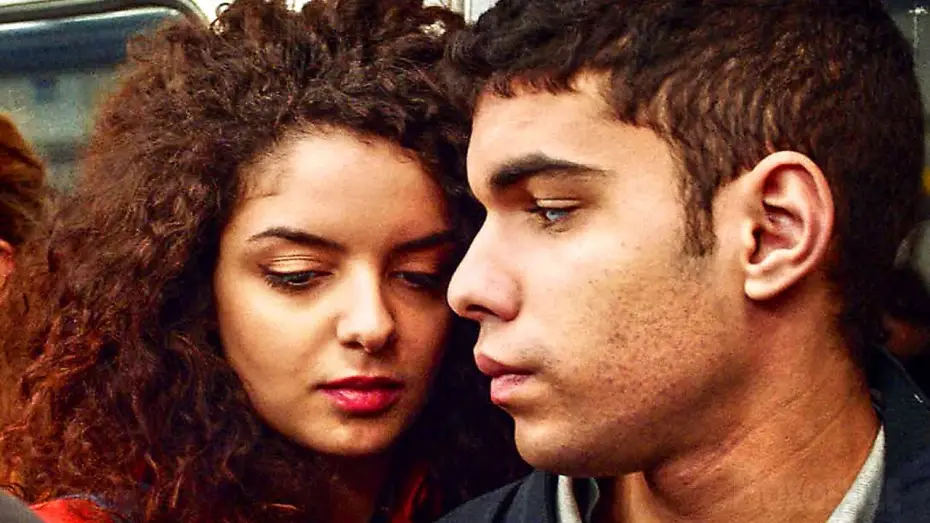 Видео к фильму История любви и желания — UNE HISTOIRE D'AMOUR ET DE DÉSIR Bande Annonce (2021) Romance