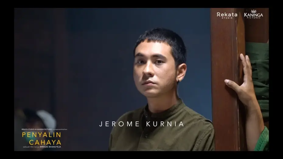 Видео к фильму В копировальном центре — Jerome Kurnia pemeran film PENYALIN CAHAYA sebagai TARIQ