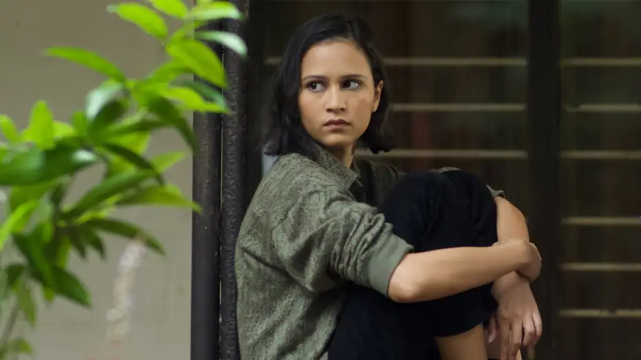 Видео к фильму В копировальном центре — Lutesha pemeran film PENYALIN CAHAYA sebagai FARAH