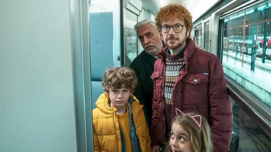 Видео к фильму Детки в порядке — A todo tren 2: Sí, les ha pasado otra vez - Tráiler Oficial