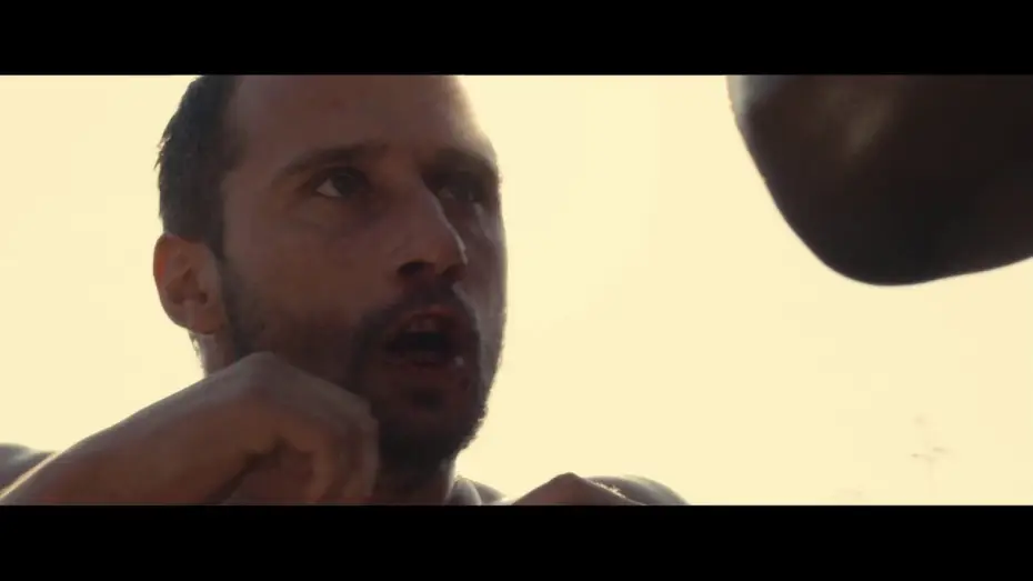 Видео к фильму Ржавчина и кость — RUST AND BONE, by Jacques Audiard (Trailer)