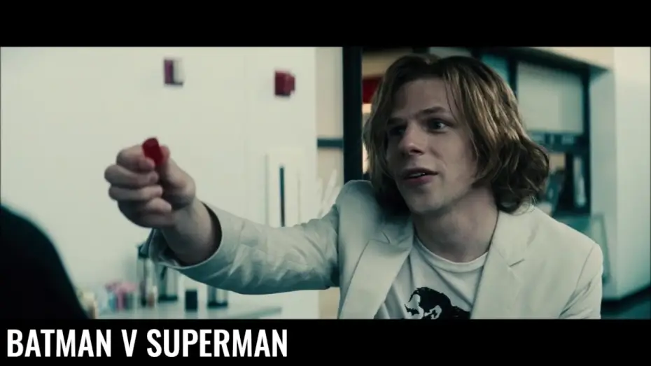 Видео к фильму Бэтмен против Супермена: На заре справедливости | Sc&egrave;ne culte - Batman V Superman - Sucez moi &ccedil;a !