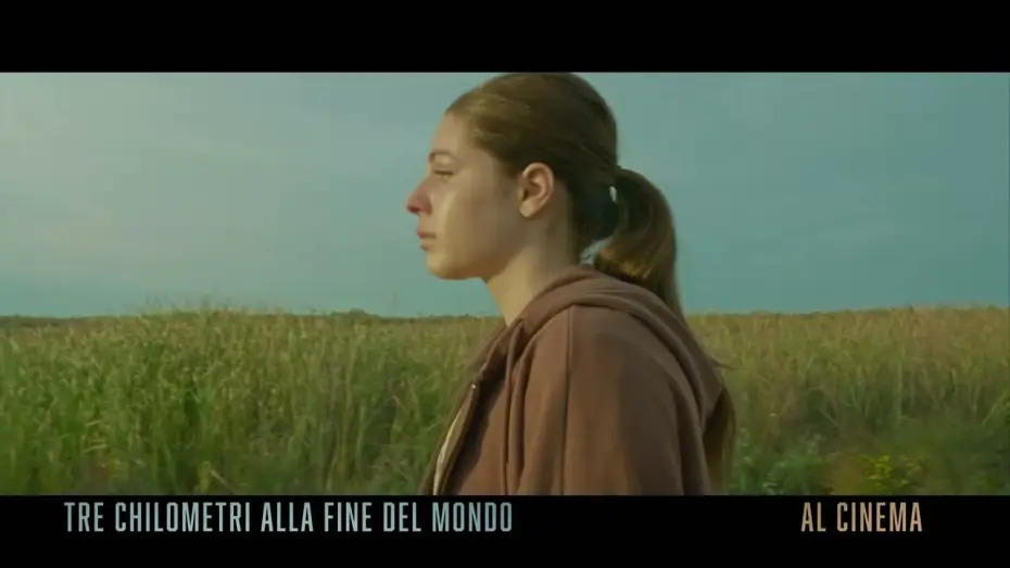 Видео к фильму Trei kilometri p&acirc;nă la capătul lumii | TRE CHILOMETRI ALLA FINE DEL MONDO - Trailer dal 14 maggio al cinema