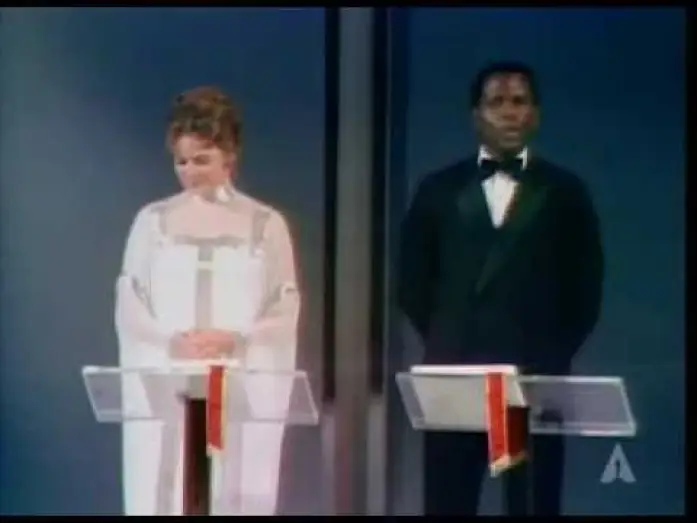 Видео к фильму Пиф-паф ой-ой-ой | Ingrid Bergman, Sidney Poitier and the UCLA Marching Band: 1969 Oscars