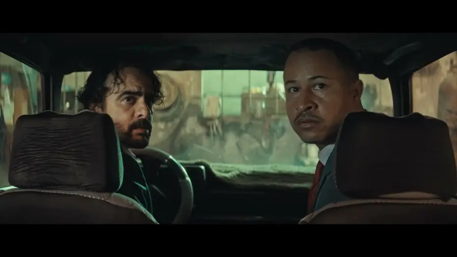 Видео к фильму الثلث الخالي — DÉSERTS - Für eine Handvoll Dirham - Trailer dt. - Ab 25. April im Kino!