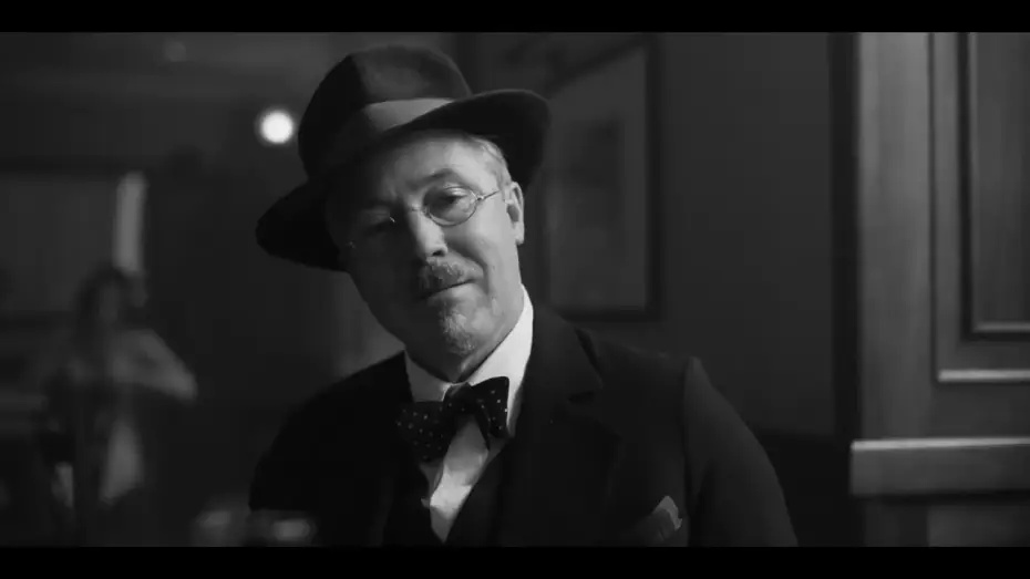 Видео к фильму Гении — Trailer: Dance First - Estreno 5 de enero
