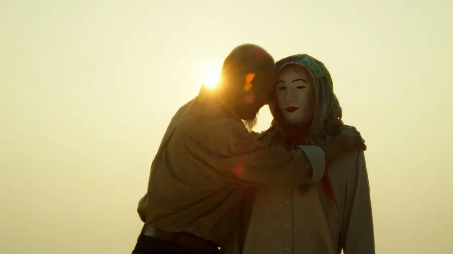 Видео к фильму Nấm Mồ Lý Tưởng — Bury Us in a Lone Desert - trailer | IFFR 2025