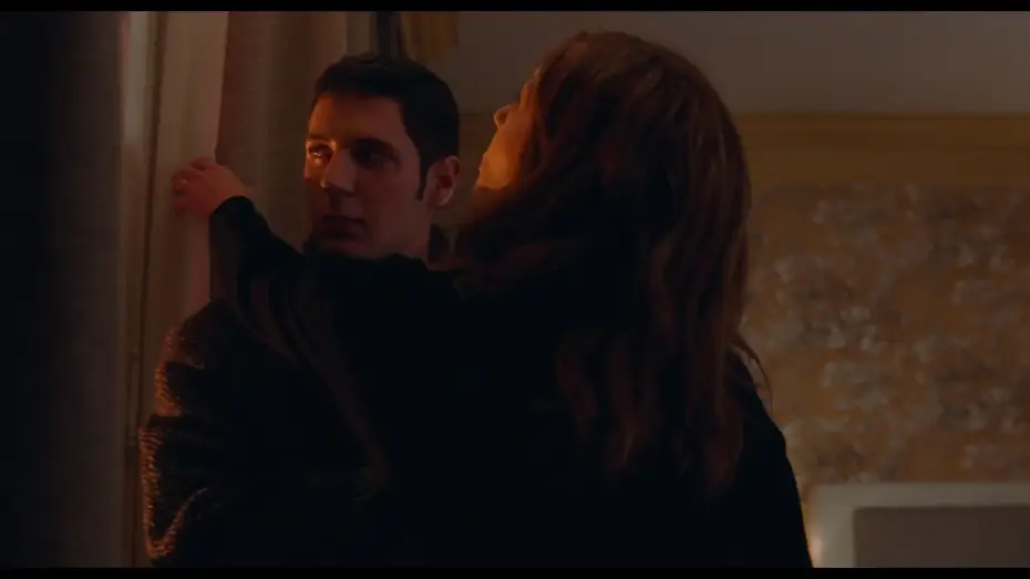 Видео к фильму Одной волшебной ночью | L'HOTEL DEGLI AMORI SMARRITI - Clip - Come fai a essere cos&igrave; giovane?