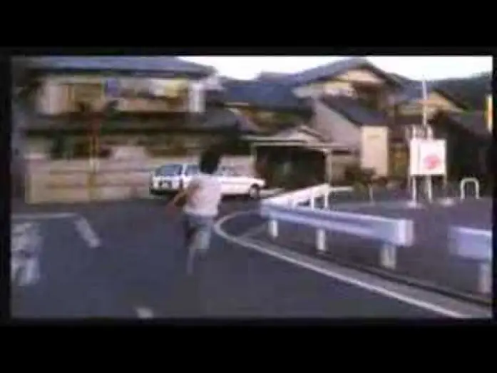Видео к фильму Оплакивая любовь в самом центре мира | Crying out for love in the centre of the world
