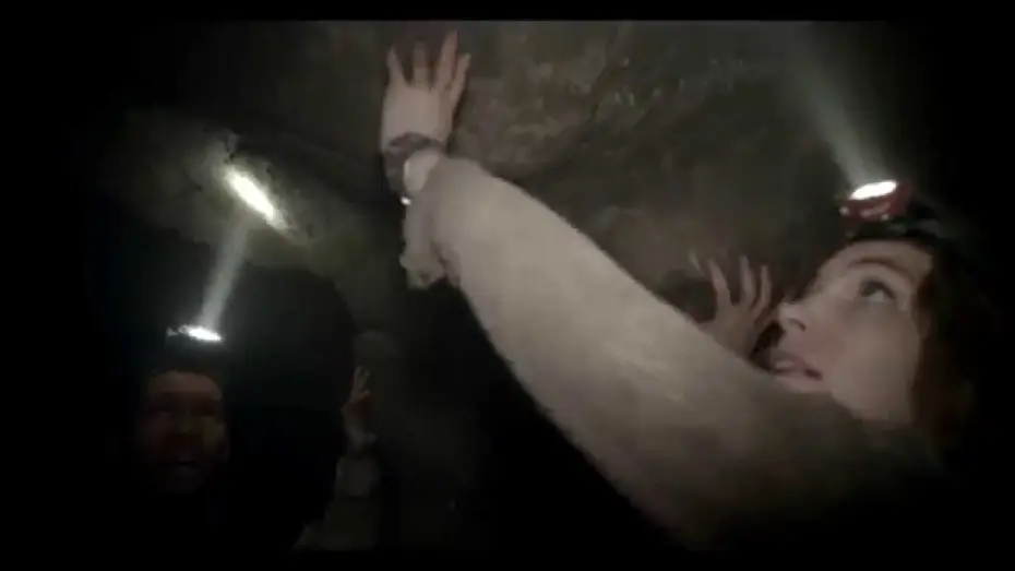Видео к фильму Париж: Город мёртвых | Catacombes / Extrait 1 VF &laquo; Le groupe cherche une issue &raquo; [Au cin&eacute;ma le 20 ao&ucirc;t]
