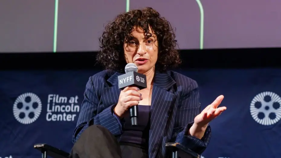 Видео к фильму Мои нежелательные друзья. Часть I: Последний воздух в Москве | Julia Loktev and More on My Undesirable Friends: Part I &mdash; Last Air in Moscow