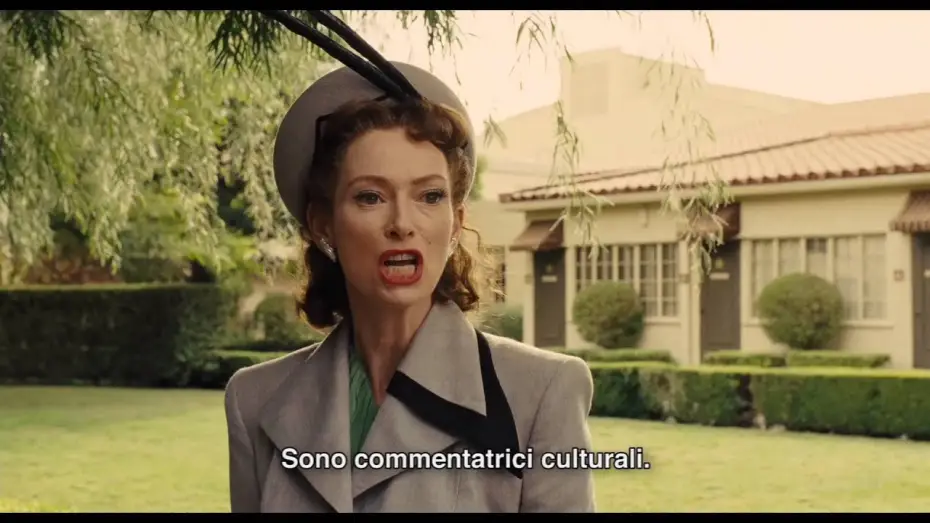 Видео к фильму Да здравствует Цезарь! | AVE, CESARE! dei fratelli Coen - Featurette "L'editorialista di gossip" (sottotitoli in italiano)