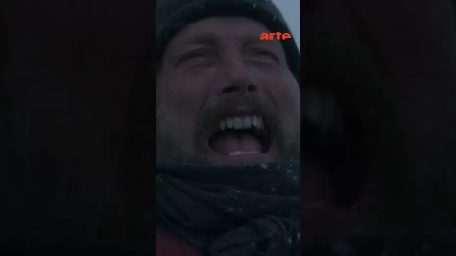 Видео к фильму Mads Mikkelsen, le diable au corps | Mads Mikkelsen &agrave; l'&eacute;preuve du froid ❄️🥶 | ARTE Cinema