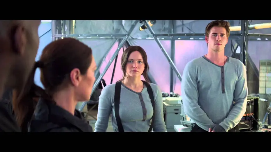 Видео к фильму Голодные игры: Сойка-пересмешница. Часть 2 | HUNGER GAMES LA R&Eacute;VOLTE PARTIE 2 - Extrait Escouade 451 VOST