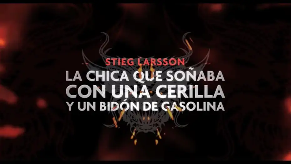 Видео к фильму Девушка, которая играла с огнём | Millennium 2: La Chica que so&ntilde;aba con una cerilla y un bid&oacute;n de gasolina (TRAILER espa&ntilde;ol)