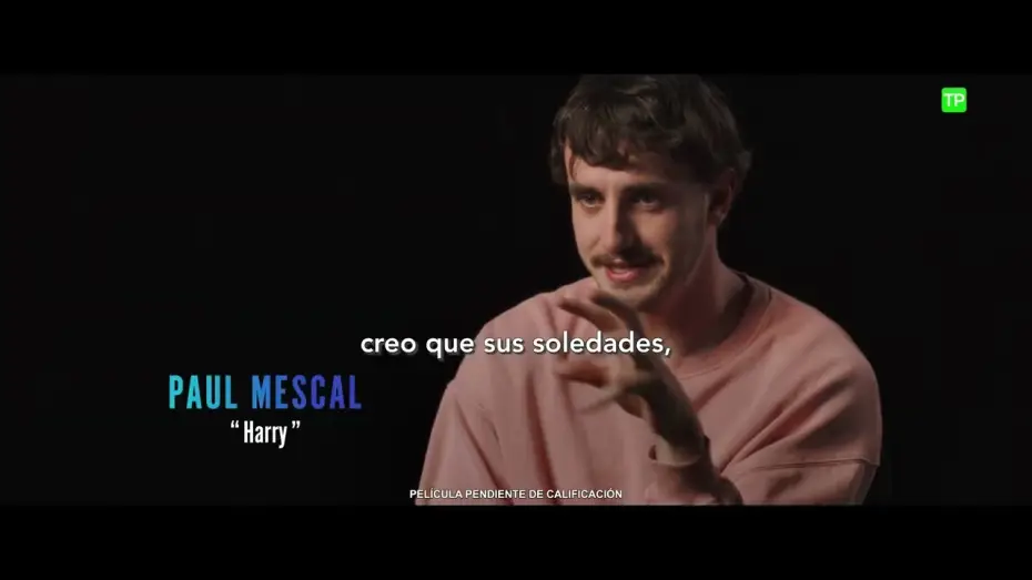 Видео к фильму Мы все чужие | Una historia incre&iacute;blemente conmovedora [VOSE]