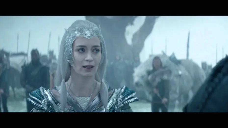 Видео к фильму Белоснежка и охотник 2 | Le Chasseur et la Reine des Glaces / Extrait "Apportez-moi le mirroir" VF [Au cin&eacute;ma le 20 Avril]