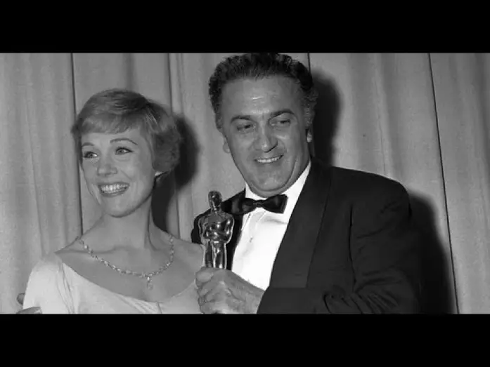 Видео к фильму 8 с половиной — Federico Fellini accepting Best Foreign Language Film for "8 1/2": 1964 Oscars