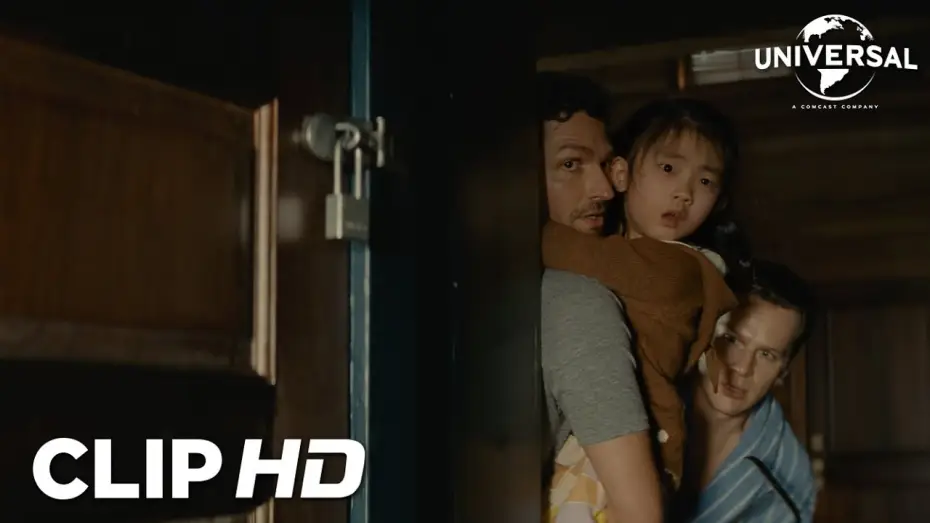 Видео к фильму Стук в хижине | Clip - Eric ataca a Sabrina mientras Andrew y Wen intentan escapar