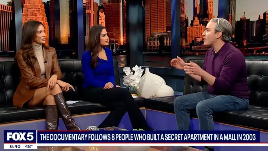 Видео к фильму Secret Mall Apartment | FOX 5 | WNYW-TV (New York, NY)