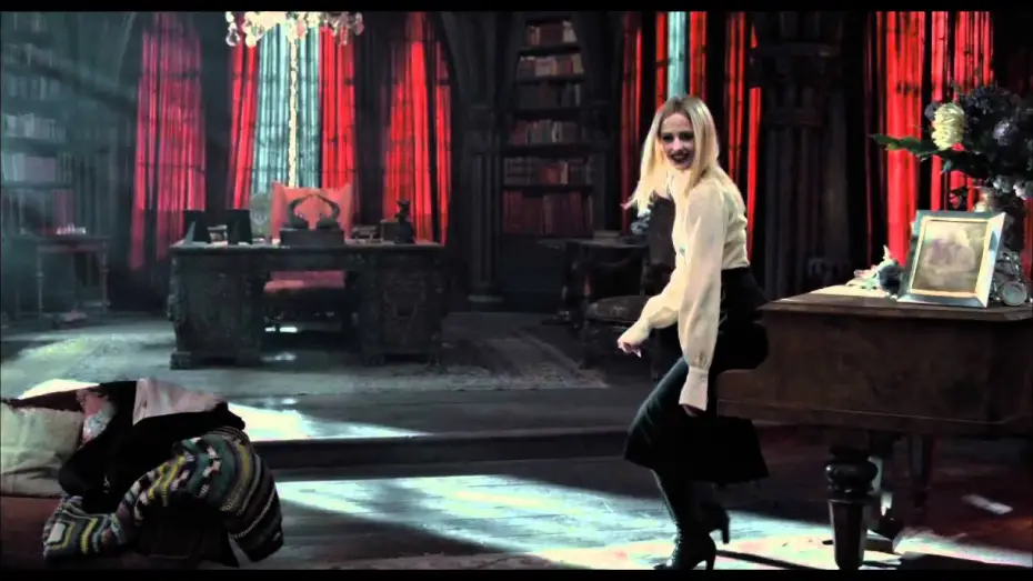 Видео к фильму Мрачные тени | Dark Shadows - Trailer Italiano - Al cinema dall'11 maggio