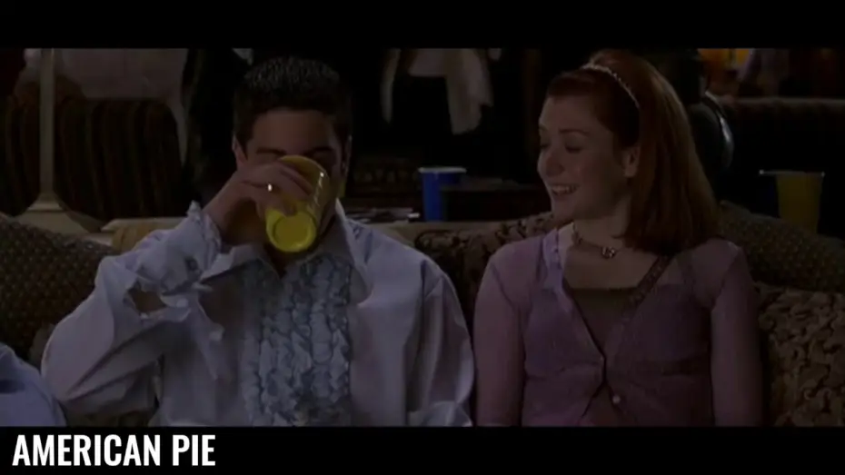 Видео к фильму Американский пирог | American Pie - Sc&egrave;ne culte - Je m'&eacute;tais enfil&eacute; une flute dans la chatte !
