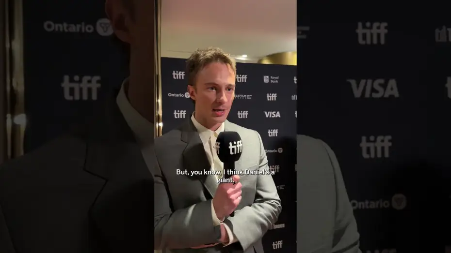 Видео к фильму Квир — Drew Starkey's "Beautiful Experience" Working With Daniel Craig in QUEER