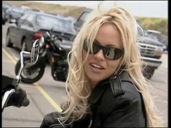 Видео к фильму Не называй меня малышкой | BARB WIRE Making Of (1996)