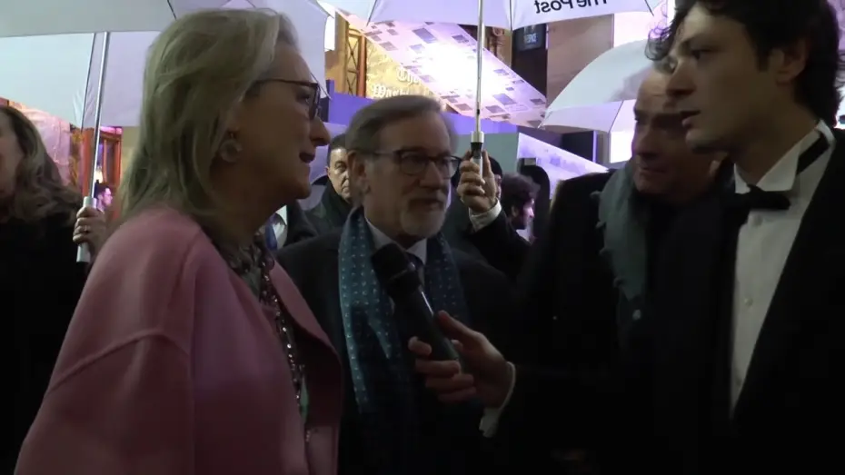 Видео к фильму Секретное досье — The Post - Intervista a Meryl Streep, Tom Hanks e Steven Spielberg - Premiere Italiana