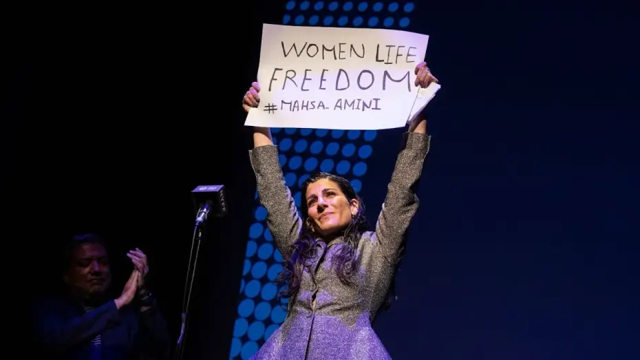 Видео к фильму Без медведей | Mina Kavani Shares Statement From Jafar Panahi at NYFF60 Premiere of No Bears